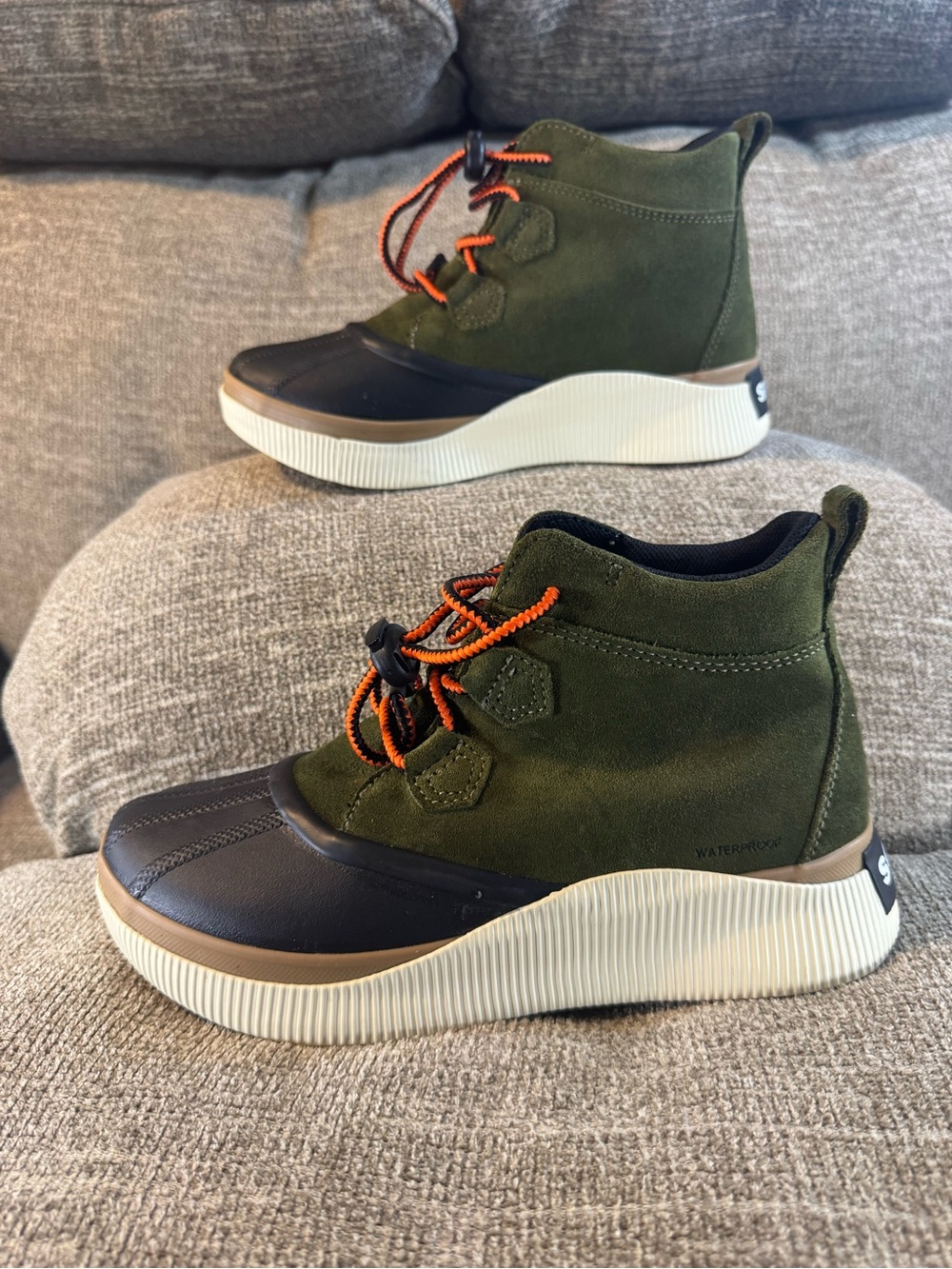 SOREL Out N About IV Classic Waterproof Boots Utility Green/Black Size 6 - Picture 2 of 12